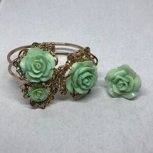 𝅺Curated bundle pastel green flower bracelet and ring